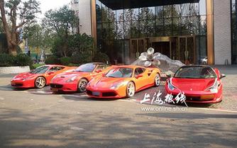 上海街头现红色超跑“门神” 气场强大迎路人狂拍