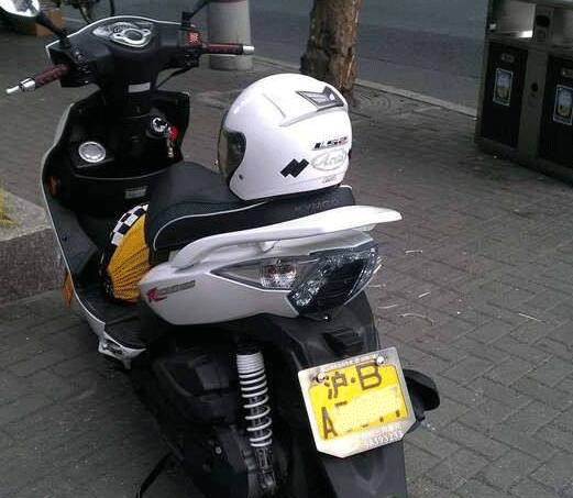 家里有摩托车的上海人都是土豪 一张沪A黄牌能