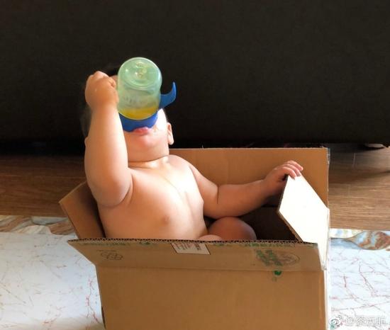 孙茜老公把儿子装进快递盒子 网友要求换大盒！