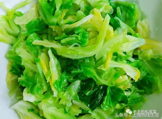 牛心菜炒油豆腐清淡爽口 最适合夏天食用！
