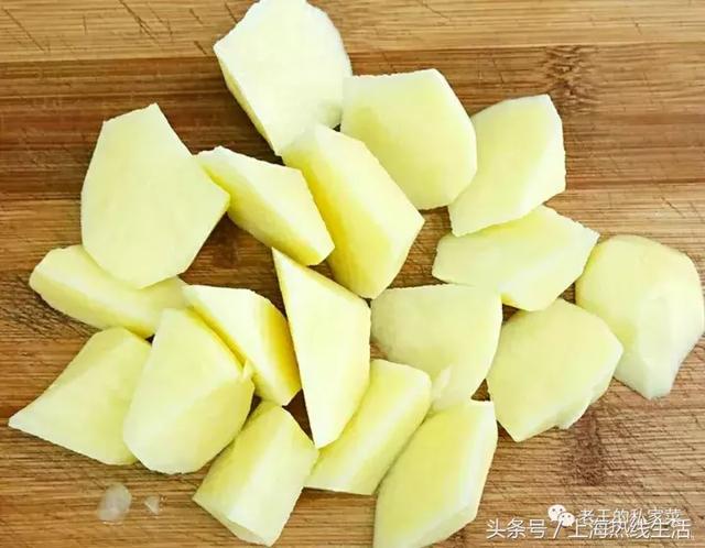 腐竹木耳土豆纯排骨 营养汤上线 这样的美味真的好实在！