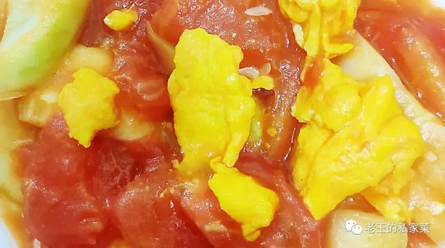 西葫芦番茄炒蛋味道非常好 非常适合在天热的夏天吃 好吃不油腻
