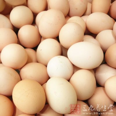 鸡蛋中含有一定的细菌，因此吃鸡蛋一定要煮熟