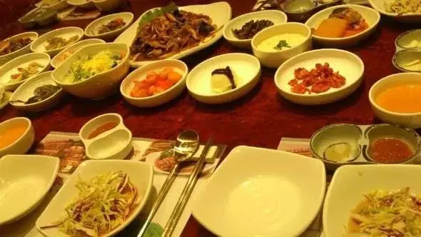 中国人请客吃饭和韩国人请客吃饭的差别,没有