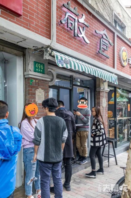 上海静安区NO.1！10㎡街边小店，所有熟客都站着吃？