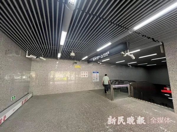 天博体育官网上海一地铁站出进口装了11个摄像头有的还在茅厕四周？(图1)