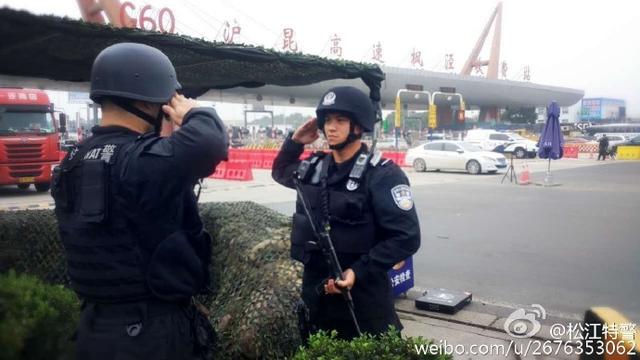 敢在上海搞事情就要你好看 魔都巡逻警可都是带着家伙上街的