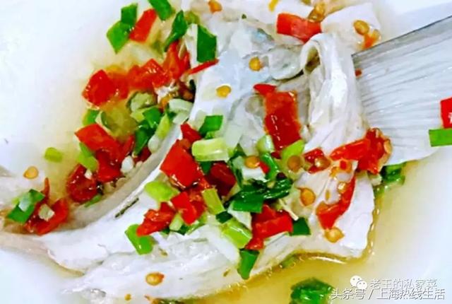 剁椒鱼头非常美味 在家里也可以做出饭店里的美味！