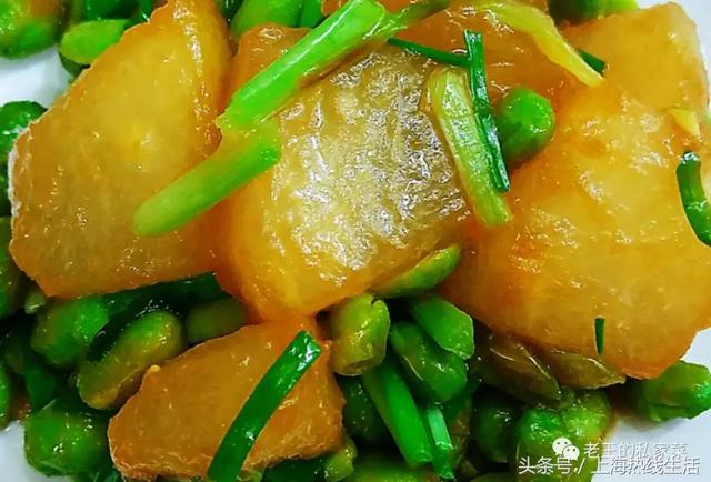 毛豆烧冬瓜是上海人夏天最喜欢吃的素食 清清爽爽非常好吃