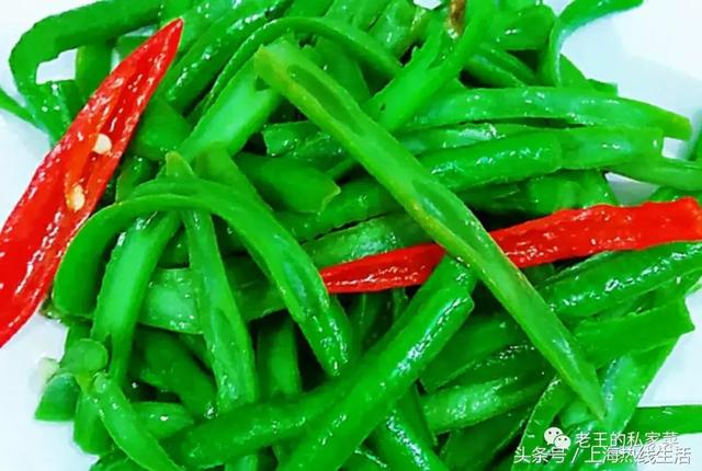 酸辣豇豆丝是绿色蔬菜 减肥的美女们都可以吃 非常清爽！