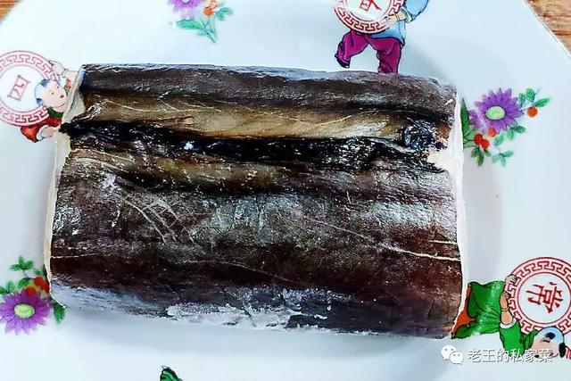清蒸海鰻味道鲜美 清蒸的鱼最有营养 也是餐桌上的一道美味！