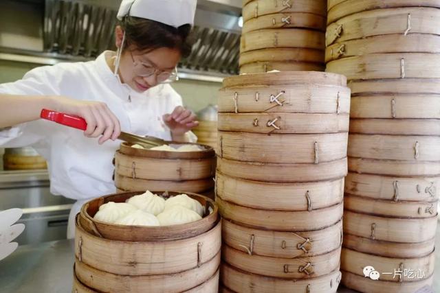 惊喜发现！上海最出名的菜包子和不为人知的麻酱拌面