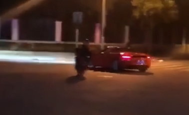 上海街头再现车神漂移绝技 原来车神都爱在这个区玩