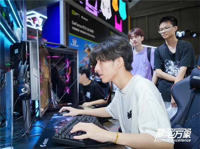 BW2025技嘉AORUS战力全开，次元突破！硬核电竞引爆文化狂潮