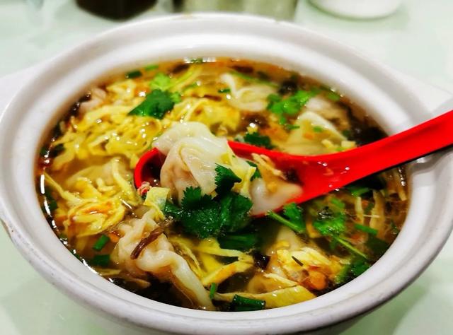 威海路这家近四十年的街坊小店,竟然吃到了地道老上海小馄饨