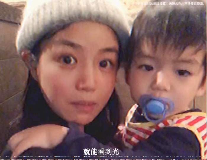 陈妍希和儿子小星星一起唱歌，孩子完美融合父母的优点，太可爱了
